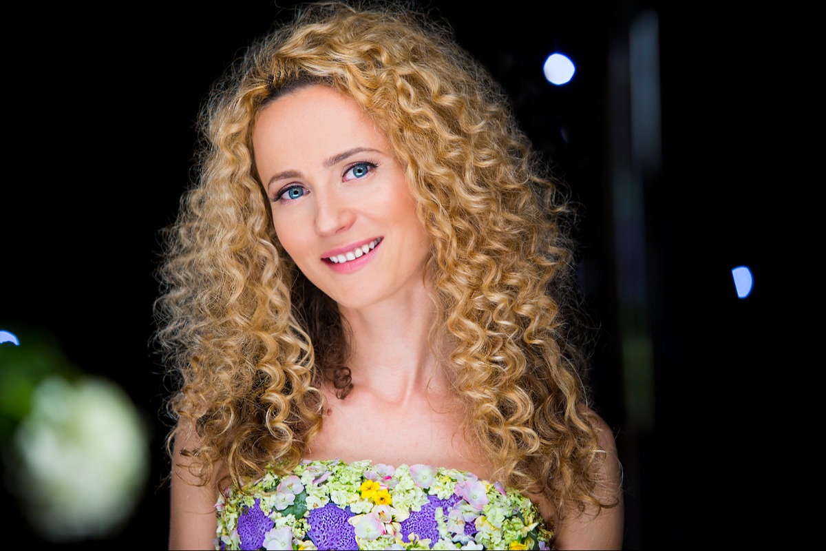 Деси Добрева запалва сред подрастващите любов към българския фолклор 