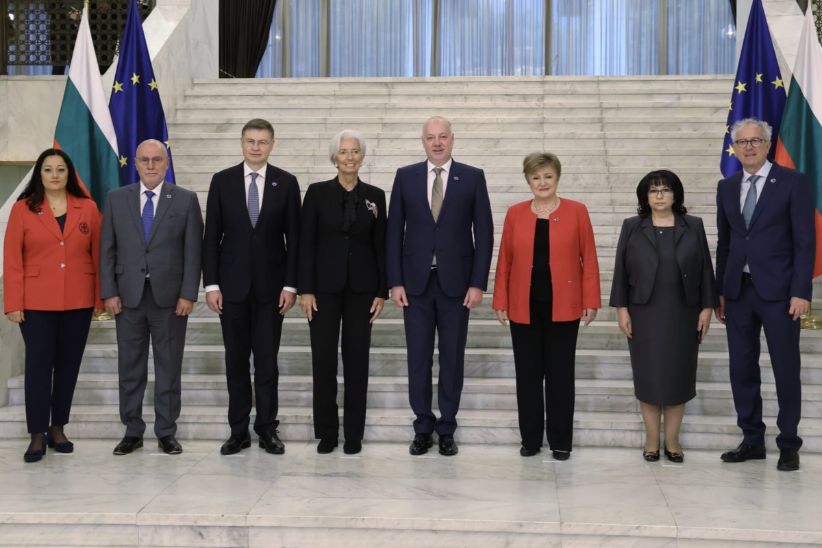 Премиерът Желязков: Еврото е стратегически избор за България