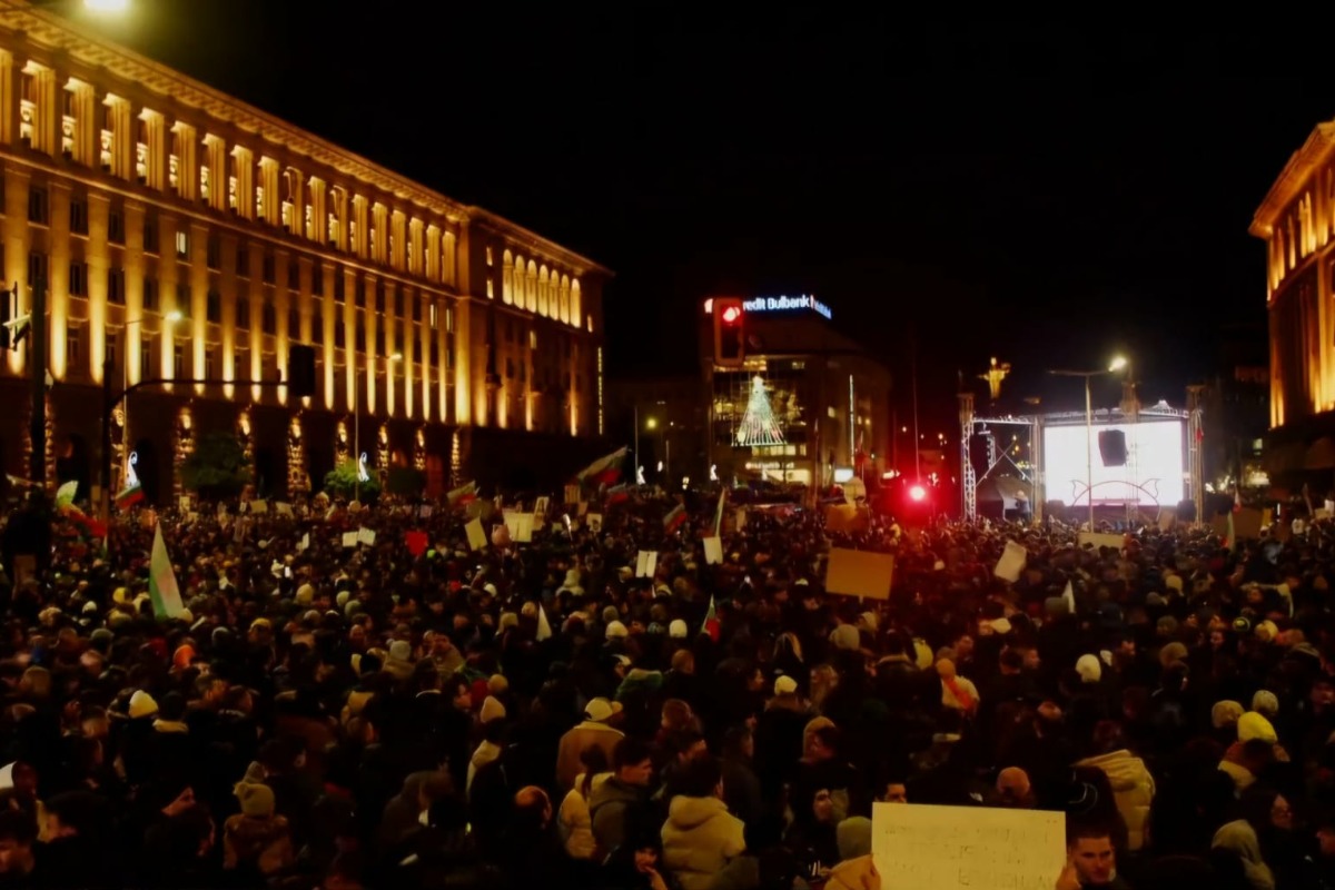Многохилядни протести в България срещу бюджета и властта
