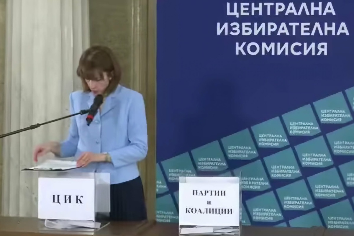 ЦИК изтегли номерата на партиите и коалициите в бюлетината за предсрочния парламентарен вот