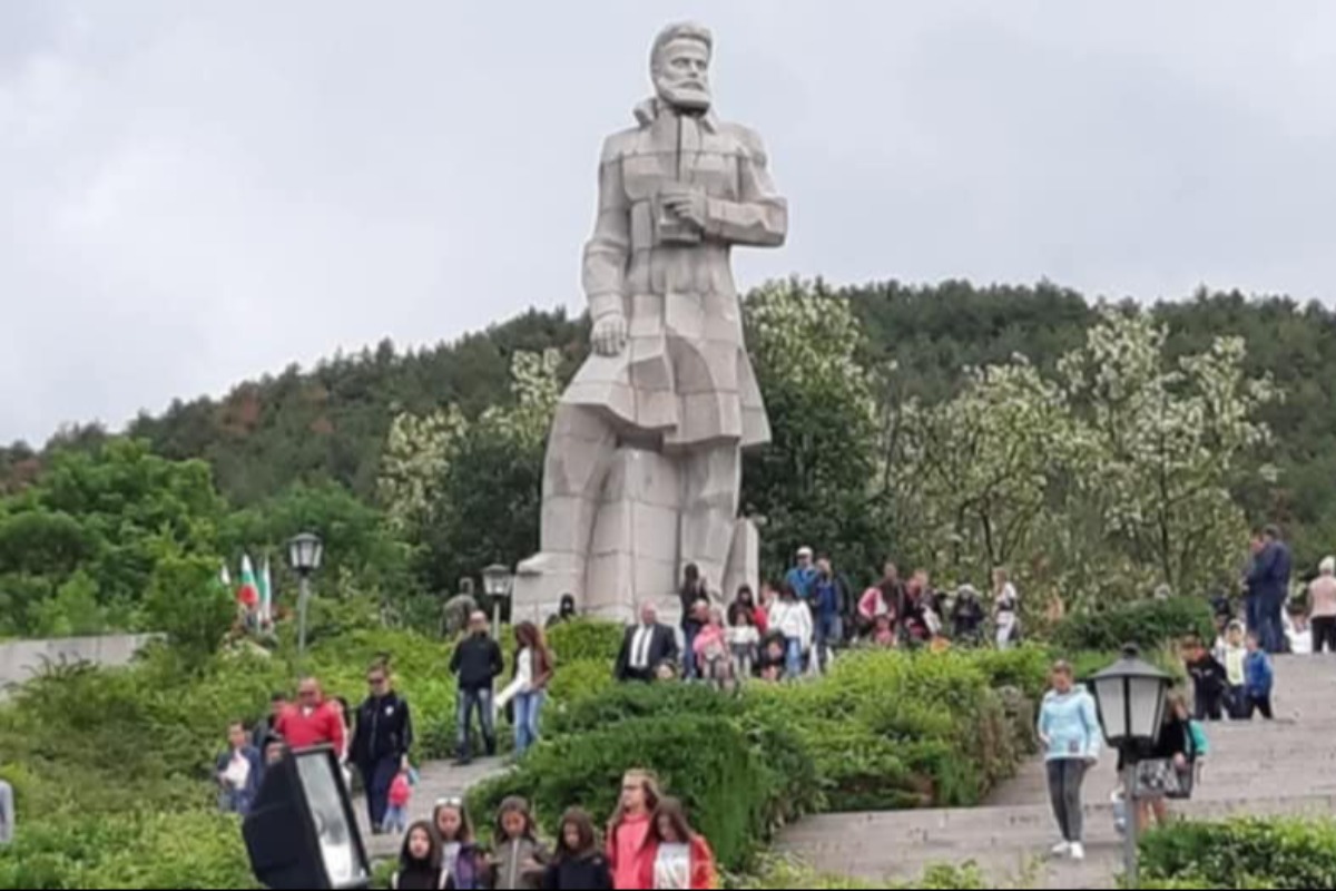 България се преклони пред Христо Ботев и загиналите за свободата