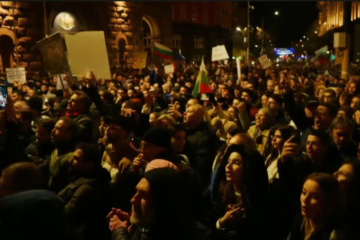 Десетки хиляди българи отново излязоха на протести срещу властта /обновява се/