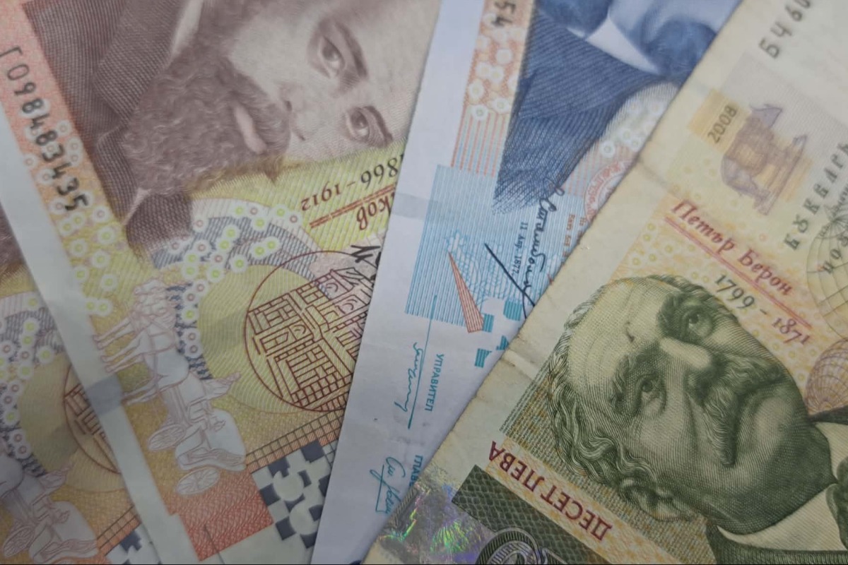 Близо 50% от левовете вече са изтеглени от обращение