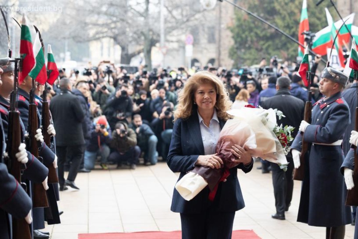 Президентът Илияна Йотова започва срещите за съставяне на служебен кабинет