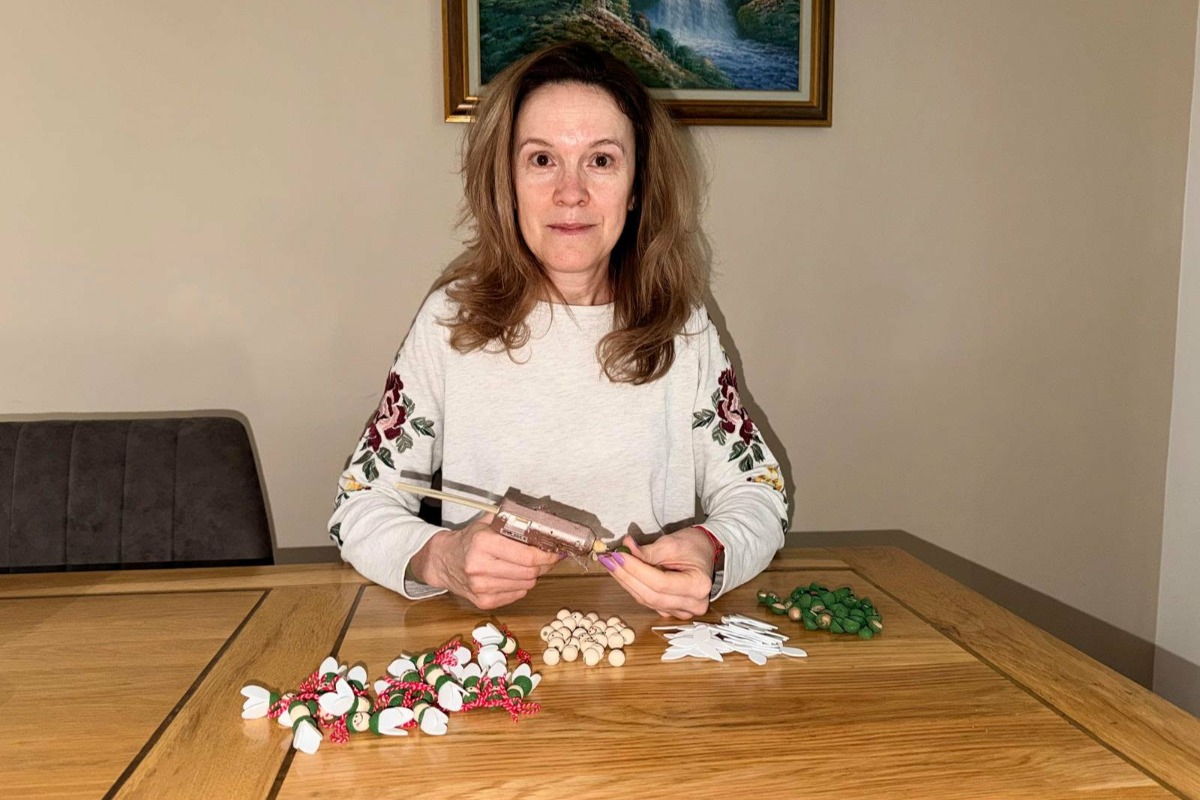 Мария Митрева и Kids Care Charity с благотворителна кампания за продажба на мартеници на Острова 