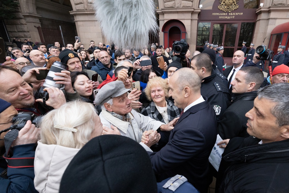 Появата на Румен Радев на предстоящите избори ще раздвижи картината, но няма да я направи нова