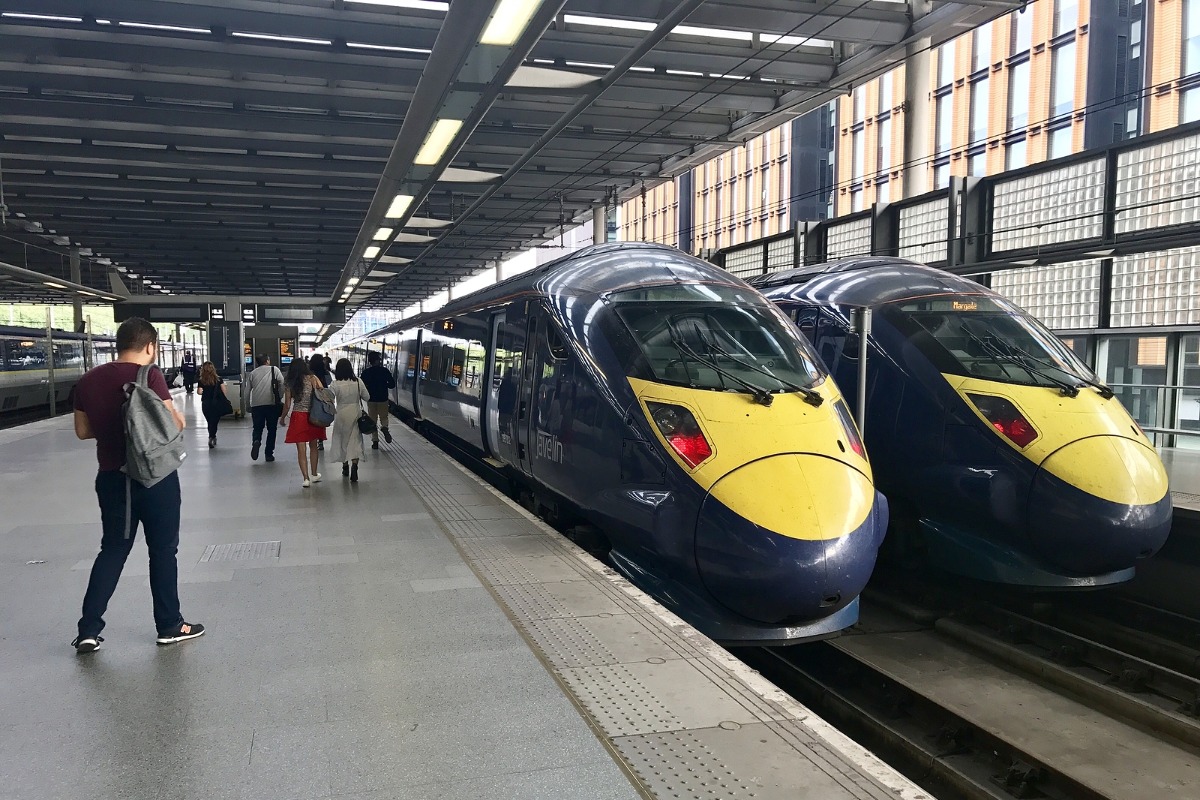 Великобритания замразява цените на железопътните билети за първи път от 30 години