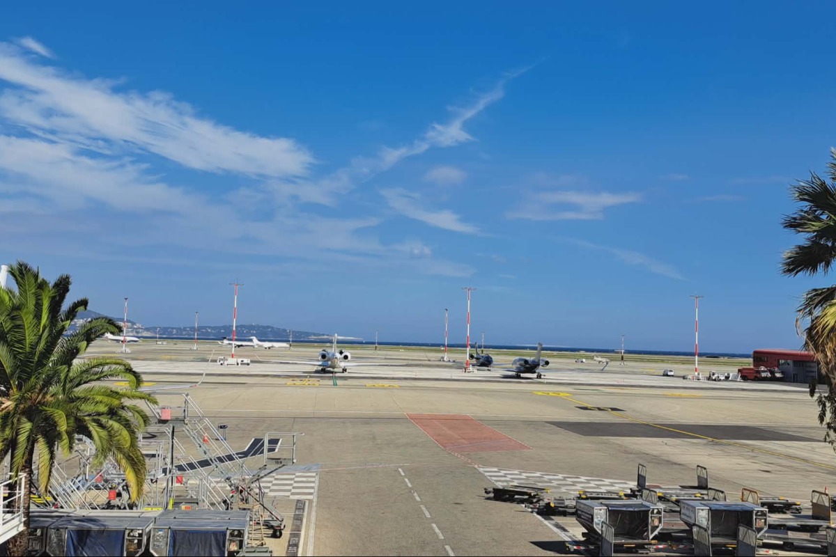 Заради риск от недостиг на керосин са възможни ограничения на полетите в Европа