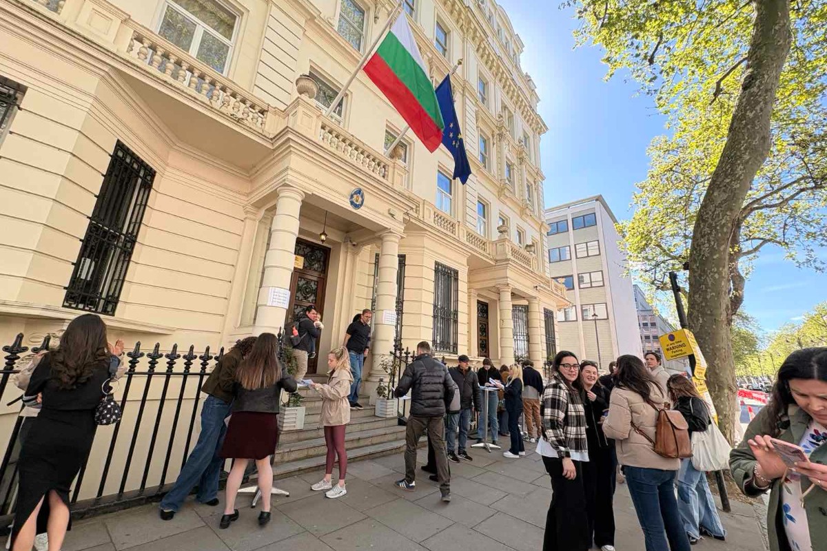 В изборните секции в Посолството на България в Лондон се гласува по-бързо / ОБНОВЯВА СЕ/