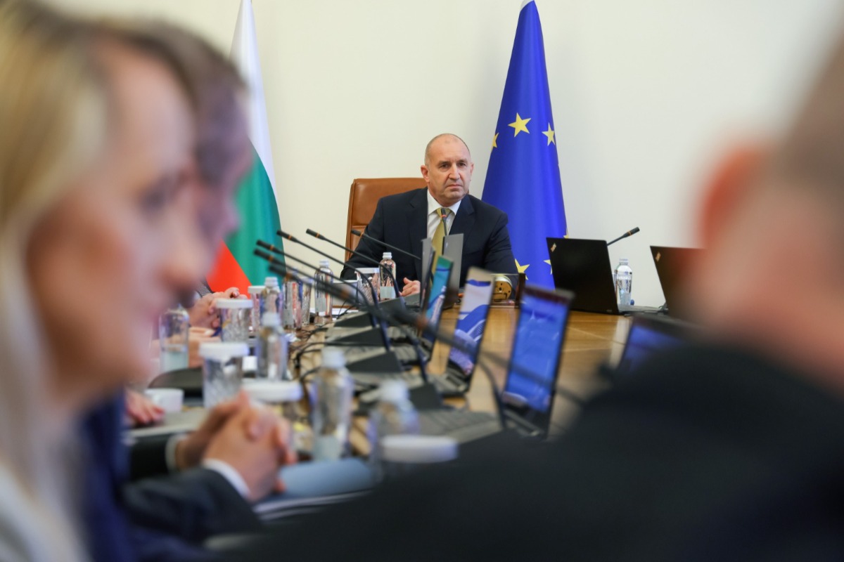 Премиерът Радев: Обществото отдавна очаква справедливост и възмездие за грабежа