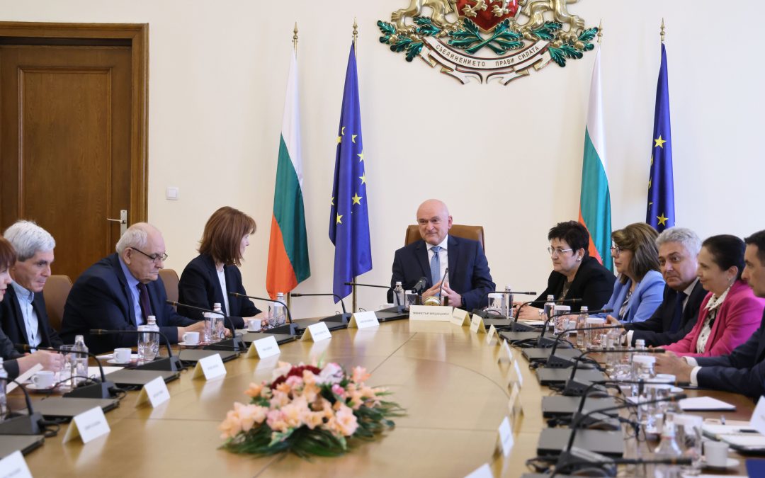 Премиерът Главчев обсъди с ЦИК подготовката на вота, включително и зад граница